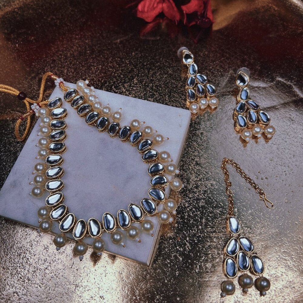 Indian Jewelry - Aisha (white)